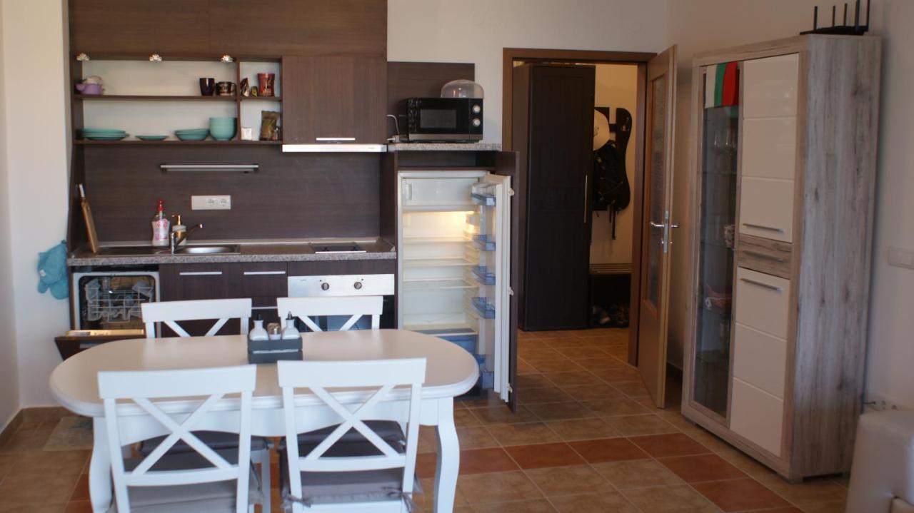 Cozy Apartment With Sea View And Free Parking Pomorie Extérieur photo