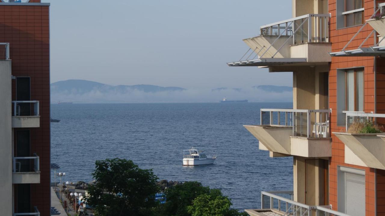 Cozy Apartment With Sea View And Free Parking Pomorie Extérieur photo