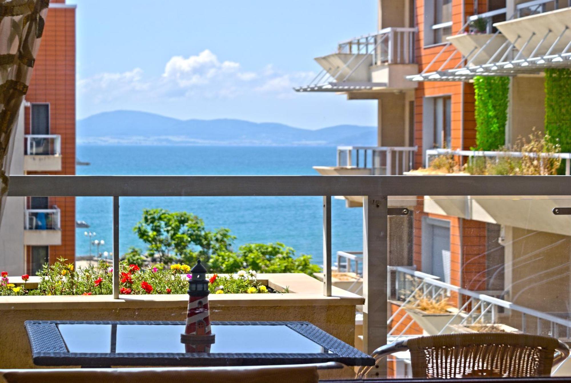 Cozy Apartment With Sea View And Free Parking Pomorie Extérieur photo